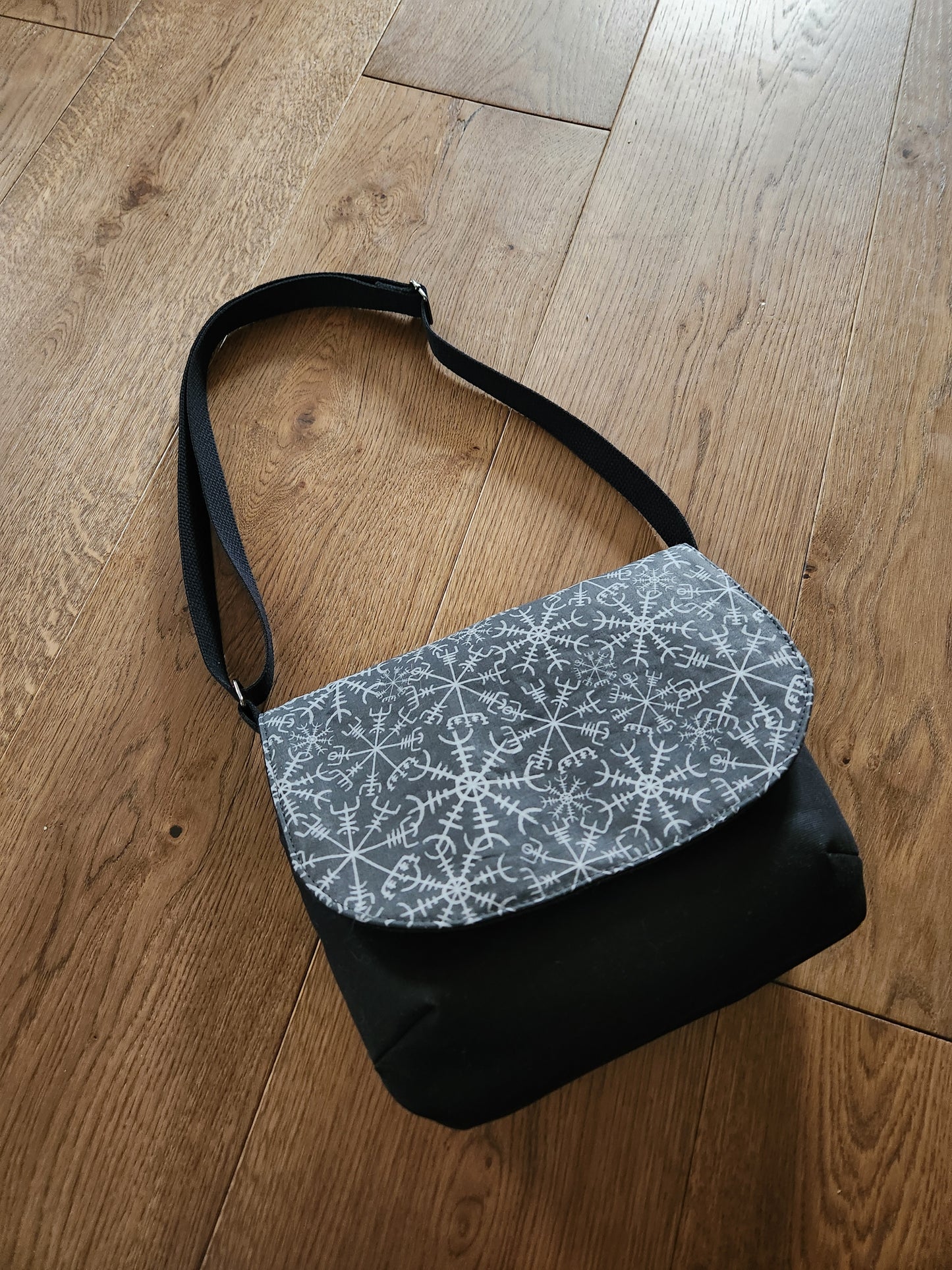 Vegvisir & Helm of Awe Crossbody Messenger Bag