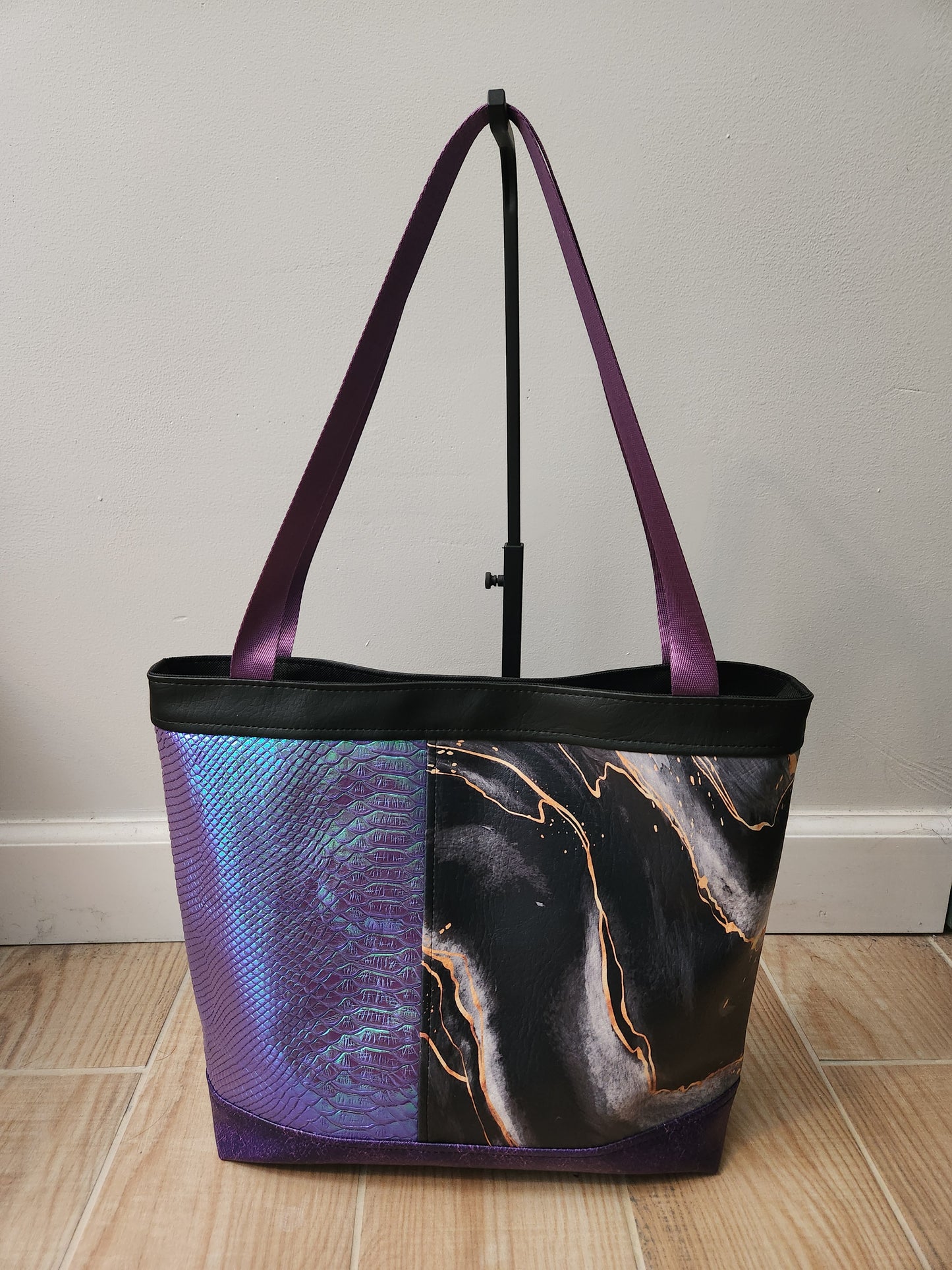 Basgiath War College Tote – Fly or Die